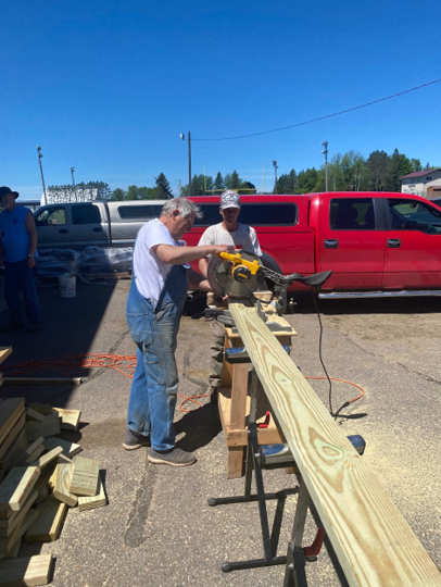 Cutting the lumber to size