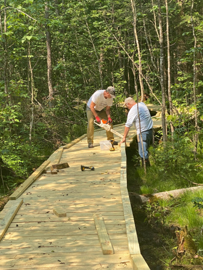 Using a chainsaw to cut side rails