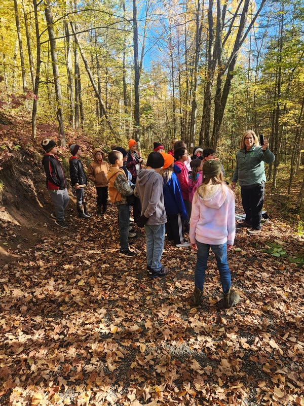 4-H Leader presenting to elementary students